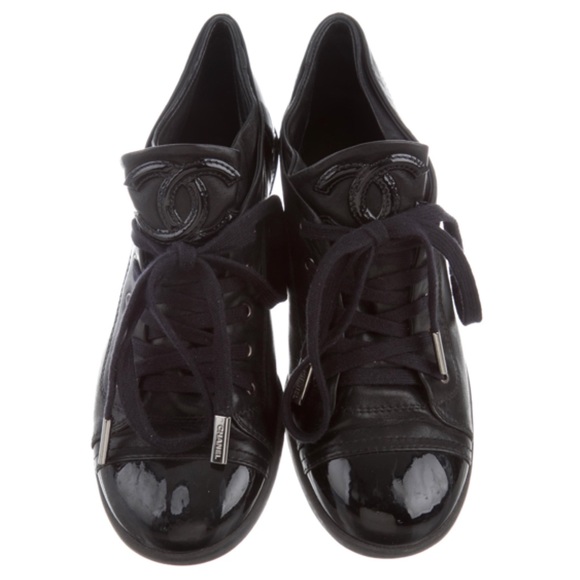Chanel CC Cap-Toe Leather Sneakers in Size 6 - Picture 4 of 5
